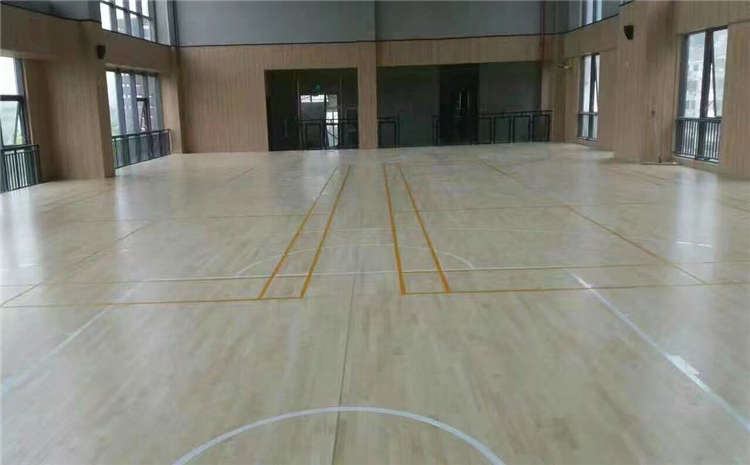 五角楓體育木地板價格是多少錢？