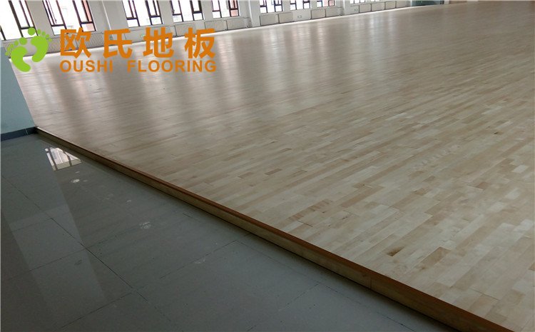 北京順義區(qū)趙全營(yíng)鎮(zhèn)天順小學(xué)籃球館木地板圖片