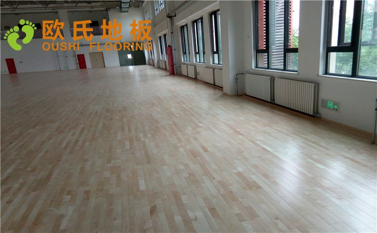 北京順義區(qū)趙全營(yíng)鎮(zhèn)天順小學(xué)籃球館木地板圖片